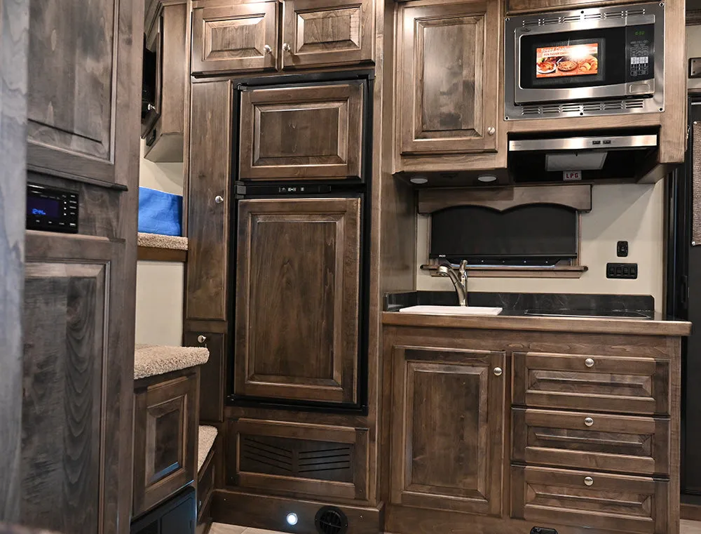 2024 4-Star 3 Horse Trailer 13.5' Outback Conversions LQ, Slide Out, Side Load, Integrated Pod