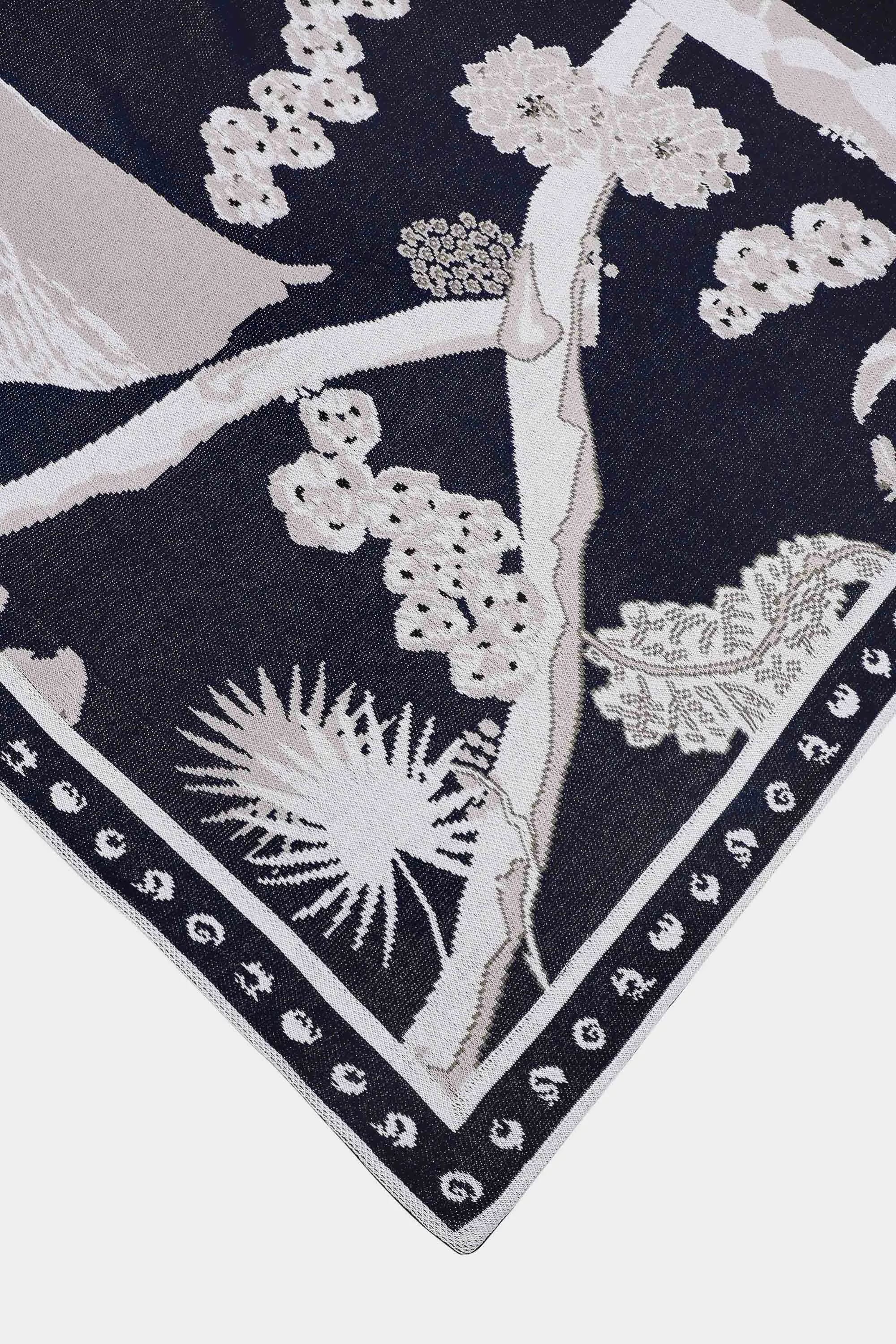 Izu Juno Jacquard Throw